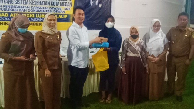 M Afri Rikzi dalam Sosialisasi Perda Sistem Kesehatan Kota Medan di Jl Karya Wisata II, Pangkalan Masyhur, Kec Medan Johor, Senin sore (7/11/2022).