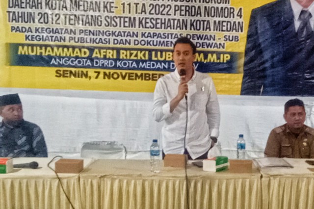 M Afri Rikzi dalam Sosialisasi Perda Sistem Kesehatan Kota Medan di Jl Karya Wisata II, Pangkalan Masyhur, Kec Medan Johor, Senin sore (7/11/2022).