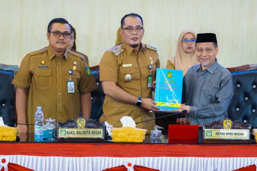 Wakil Wali Kota H Aulia Rachman saat Rapat Paripurna DPRD Kota Medan.
