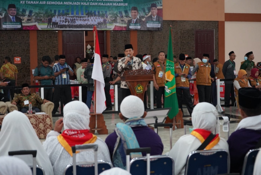 Hujan Deras, Iringi Kedatangan Jemaah Haji Kloter 16 di Bandara Kualanamu