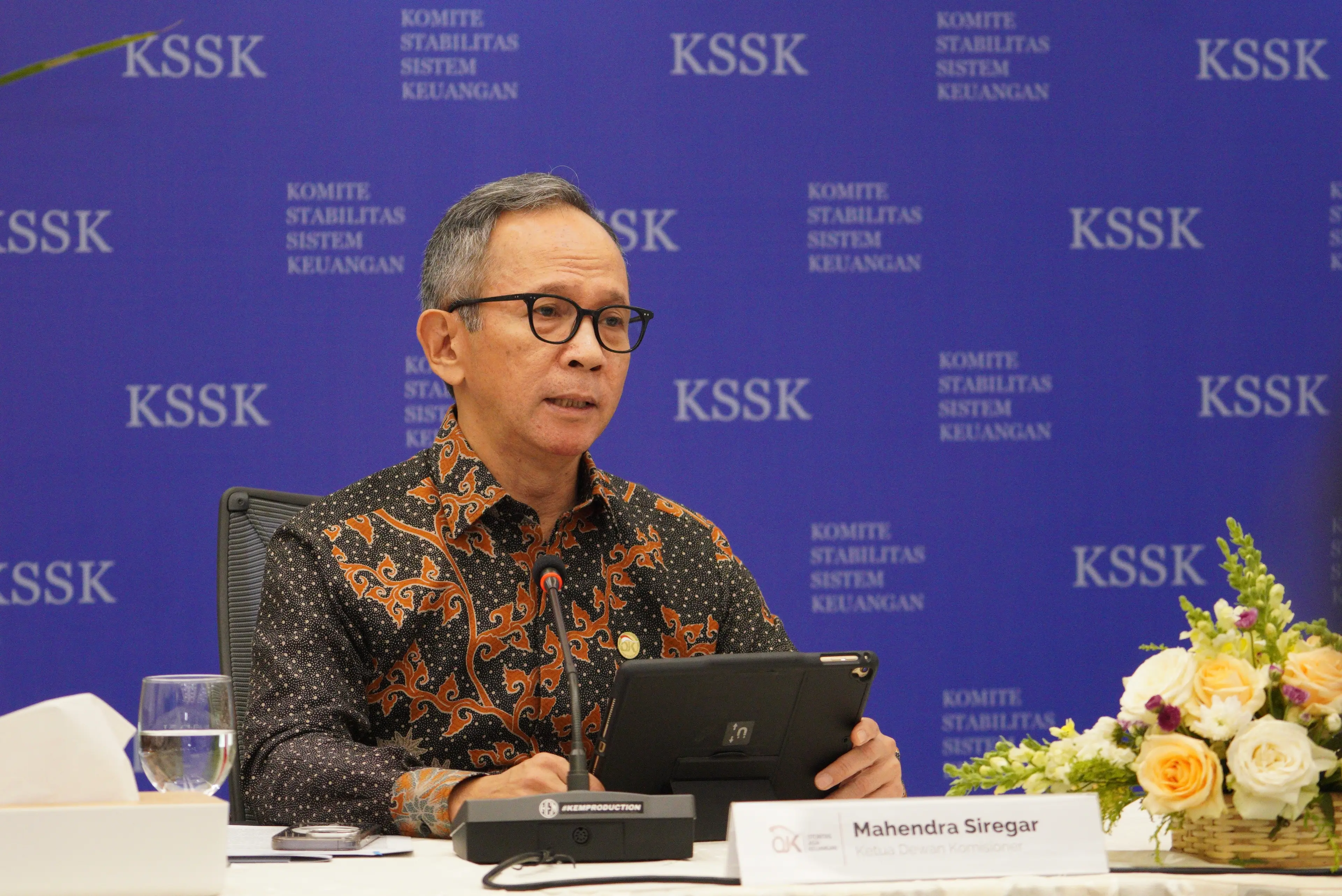 Menurut Mahendra, keputusan ini sejalan dengan meningkatnya tindakan penipuan secara online yang merugikan banyak konsumen. Salah satunya yang memanfaatkan sistem pembayaran digital.