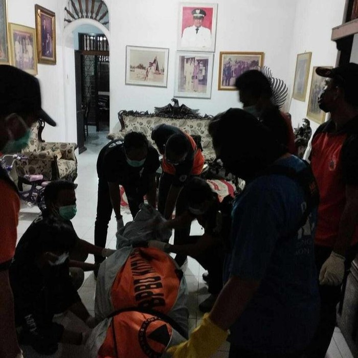 Hengky enggan membeberkan siapa yang meninggal lebih dahulu di antara kedua korban. Dia meminta menunggu hasil autopsi agar tidak menghasilkan asumsi liar.