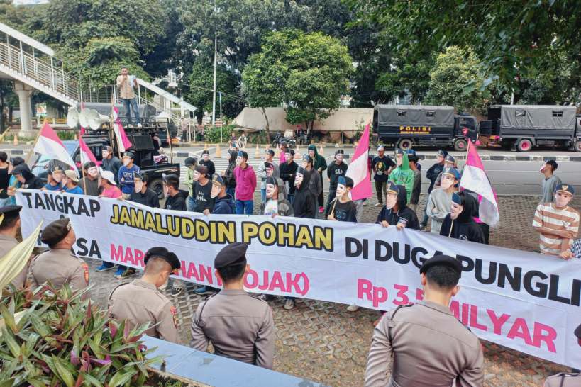 Aliansi Mahasiswa dan Pemuda Peduli Hukum (AMPPUH) kembali menggelar aksi unjuk rasa di depan kantor Komisi Pemberantasan Korupsi (KPK) di Kuningan, Jakarta Selatan, Senin (5/8/2024).