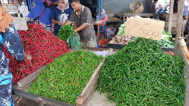 Harga Daging Ayam & Cabai Merah Turun, Cabai Rawit dan Telur Ayam Naik