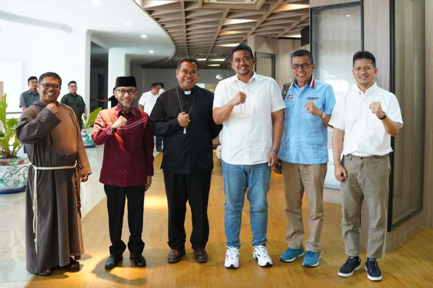 Uskup Medan Siap Berkolaborasi dengan Bobby – Surya