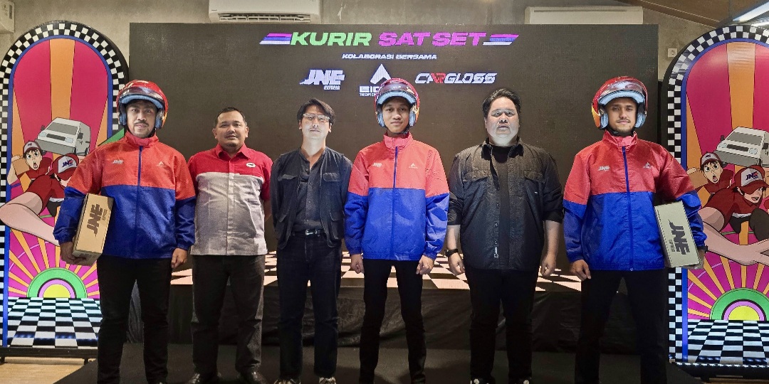 JNE Bersama EIGER Tropical Adventure dan Cargloss Helmets Kolaborasi Luncurkan Jaket dan Helm