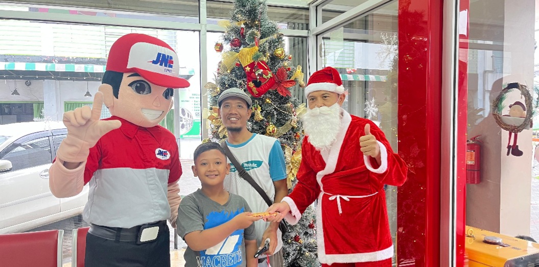 Sambut Natal, JNE Melesat Antar Kebahagiaan Penuh Cinta  dan Kasih