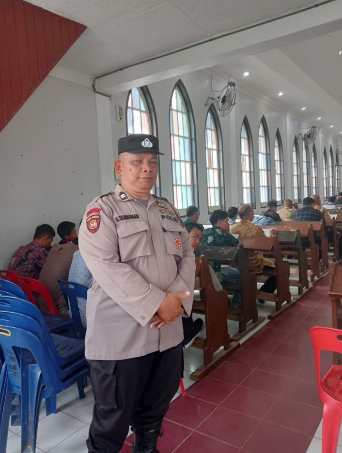 Suasana Natal, Polres Samosir Perketat Pengamanan Ibadah Minggu di Gereja