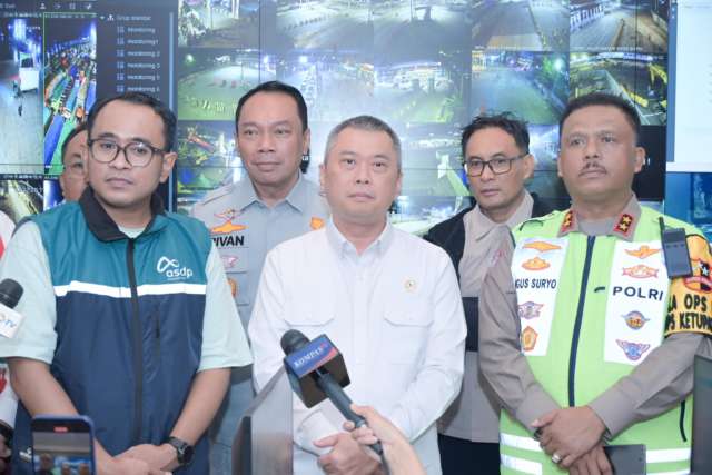 Menteri Perhubungan, Kakorlantas Polri, dan Direktur Utama PT Jasa Raharja Tinjau Kesiapan Pelabuhan Merak Sambut Pemudik