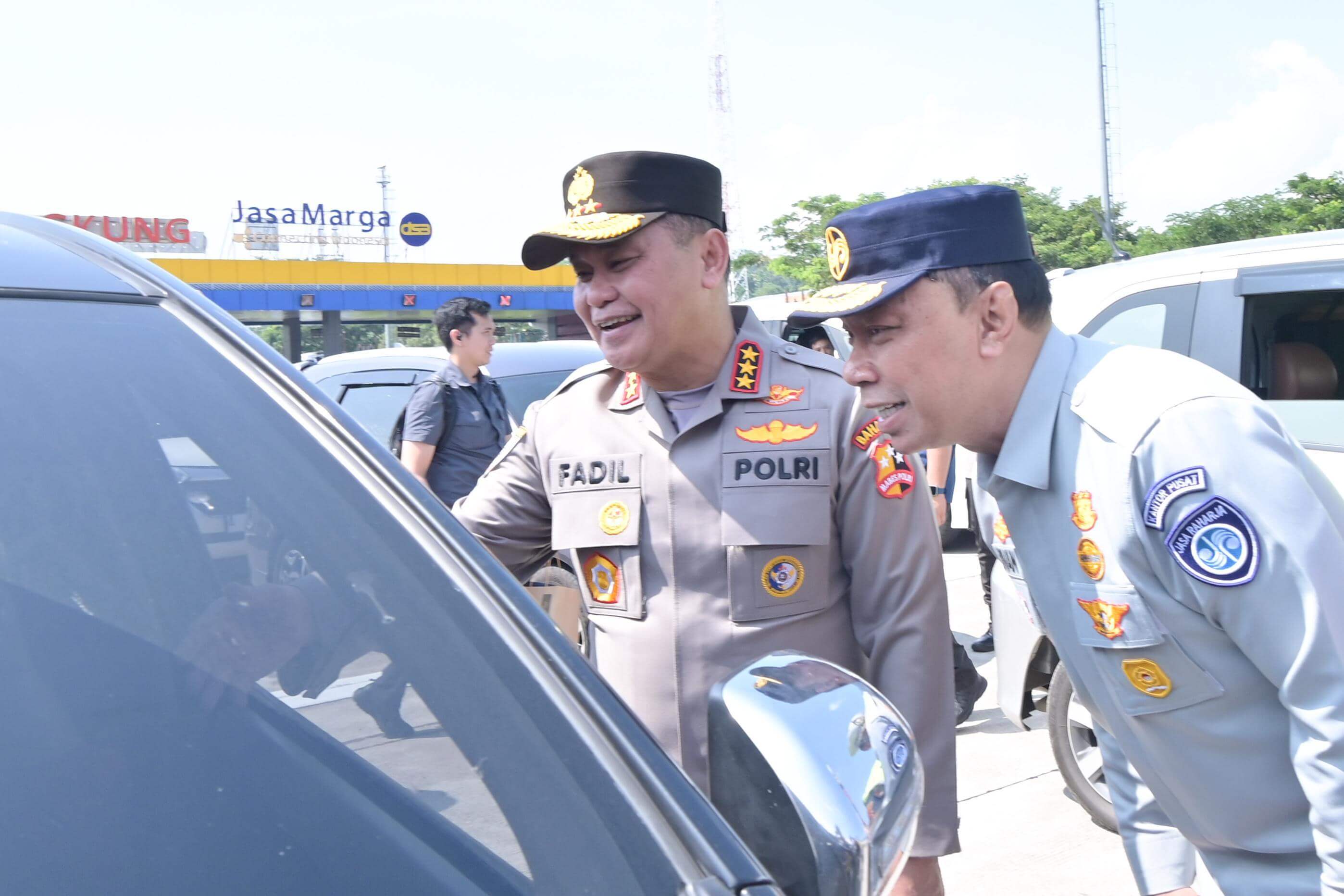 Pastikan Arus Balik Idulfitri 2025 yang Aman, Nyaman, dan Berkeselamatan, Kapolri dan Para Stakeholder Operasi Ketupat 2025 Resmikan Pelaksanaan One Way Nasional di KM 414 Kalikangkung
