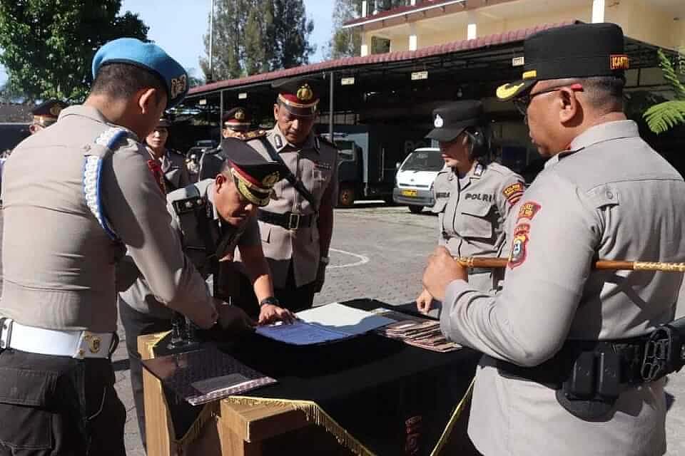 Kapolres Tanah Karo Pimpin Upacara Sertijab Sejumlah PJU, Kasat Intelkam, Kasat Binmas, Kasiwas, Kasikum dan Kasihumas