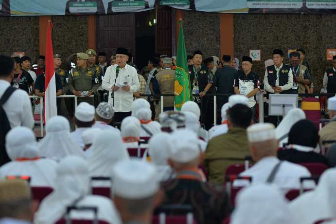 Sambut Kepulangan Jemaah Haji Kloter I Asal Kota Padangsidimpuan, Pj Sekdaprov Sumut : Semoga Jadi Haji yang Mabrur