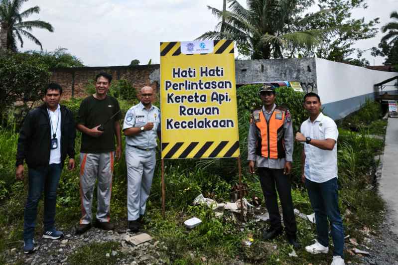 Jasa Raharja Bersama Dinas Perhubungan Pasang Banner Keselamatan di Titik Rawan Kecelakaan