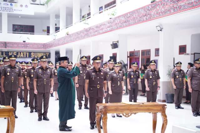 Kajati Sumut Lantik 5 Asisten dan 15 Kajari, Berikut Nama-namanya
