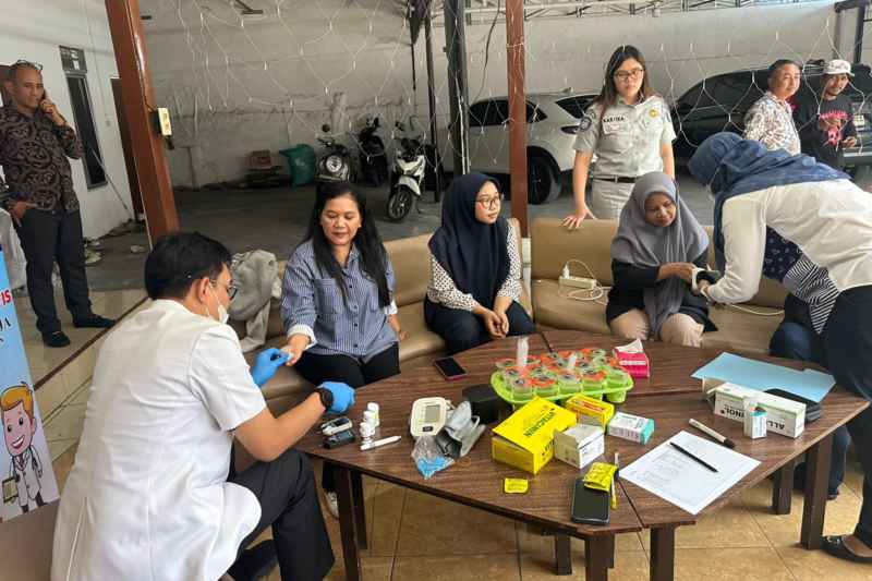 Jasa Raharja Laksanakan Pengobatan Gratis di Loket Bus San Dhra Frima Medan