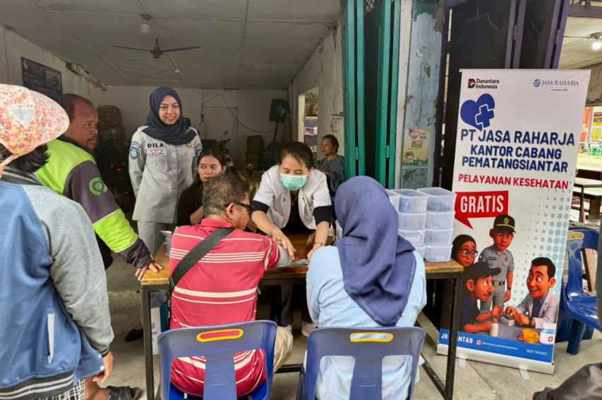 Jasa Raharja Pematangsiantar Bersama RS Murni Teguh Horas Insani Gelar Pelayanan Kesehatan Gratis di PO Bus Eldivo Pematangsiantar