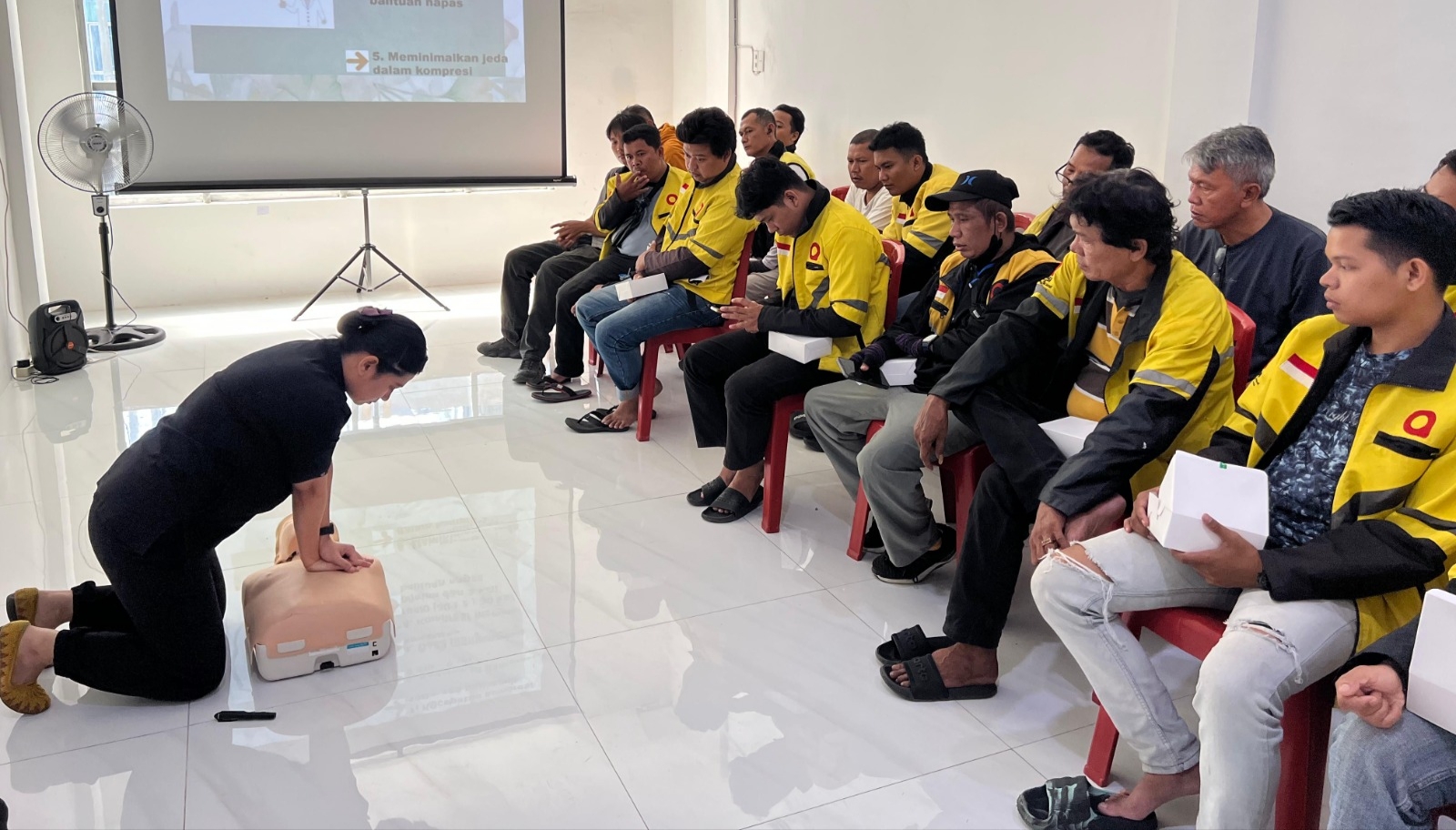 Jasa raharja Sumatera Utara Laksanakan PPGD Kepada Driver Ojol MAXIM