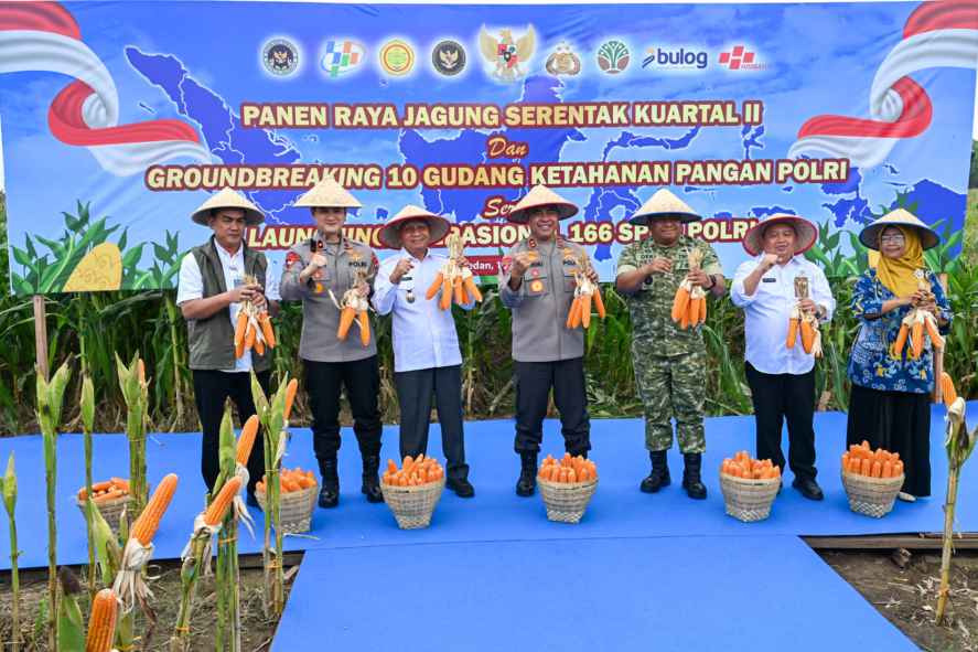 Wagub Surya Hadiri Panen Raya Jagung Serentak, Presiden Tekankan Pentingnya Swasembada Pangan
