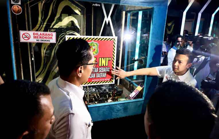 Pemko Medan Segel Phantom KTV