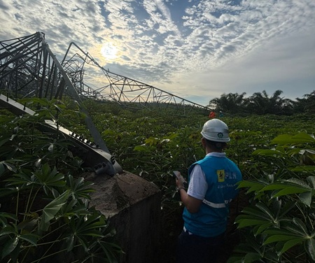 PLN Pulihkan Sistem Kelistrikan, 12 Tower Transmisi Rusak Akibat Cuaca Ekstrem di Sumut