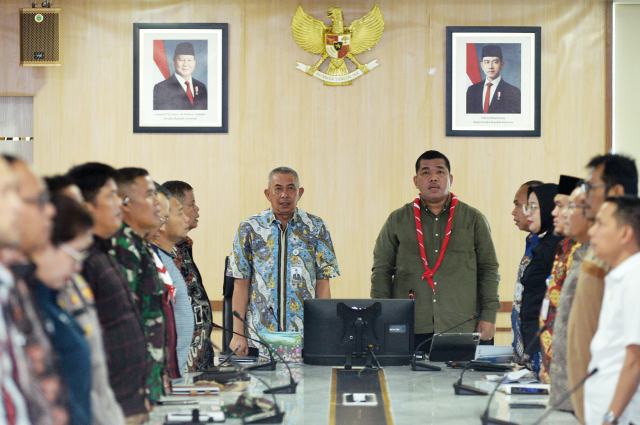 Pj Sekretaris Daerah Provinsi Sumatera Utara (Sumut) Sulaiman Harahap memimpin Rapat Koordinasi Persiapan Pelaksanaan Jambore Daerah (Jamda) Gerakan Pramuka Sumut XI Tahun 2026 di Ruang Rapat I Kantor Gubernur Sumut Jalan Diponegoro Kota Medan, Jumat (3/7/2026). Foto/Diskominfo Sumut 