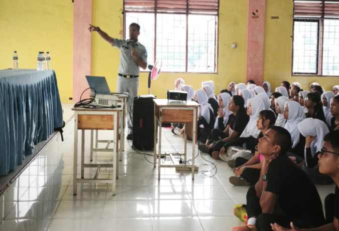 Jasa Raharja Tanamkan Budaya Tertib Berlalu Lintas Sejak Hari Pertama Sekolah di SMAN 15 Medan