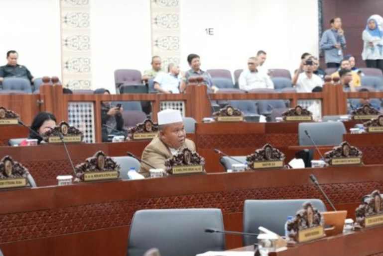 Datang Terlambat, Dewan Syahrul PDIP Interupsi ‘Ributi’ Kuorum Paripurna DPRD Sumut Yang Dihadiri Gubsu